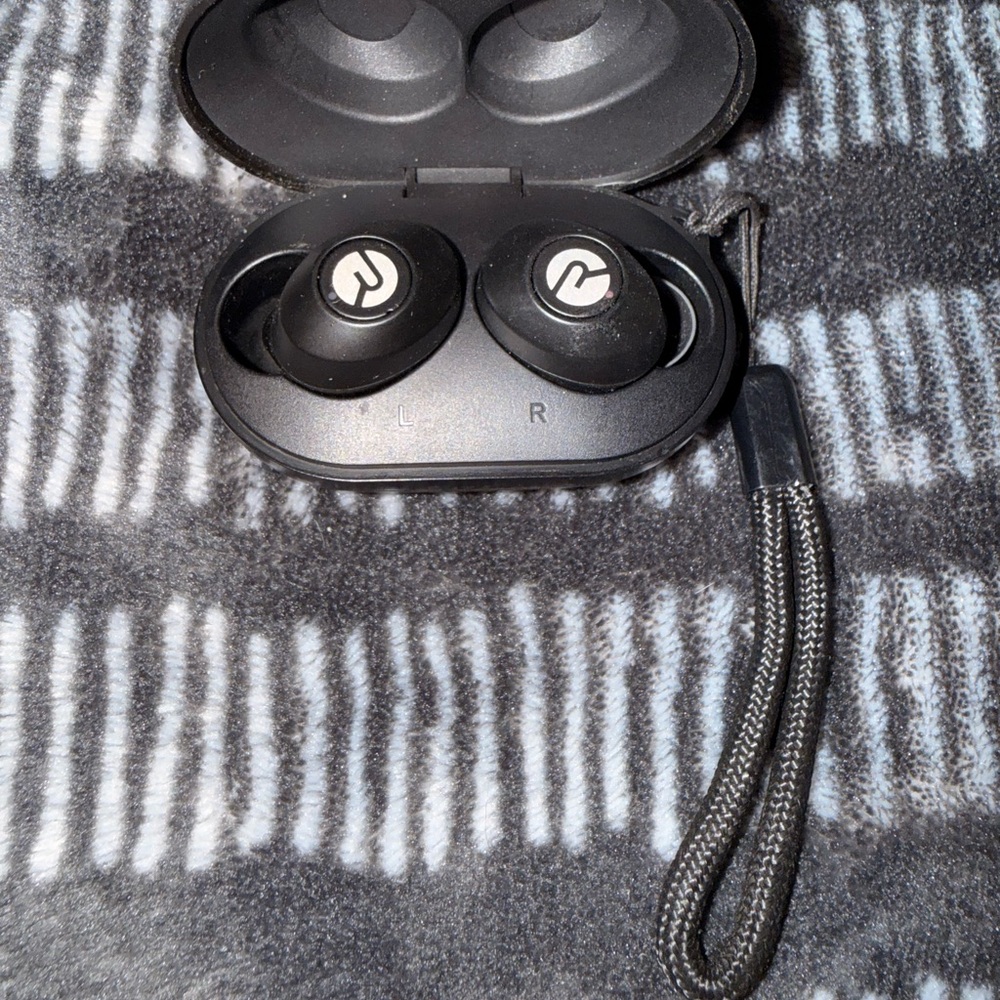Wireless Black Earbud Headphones
